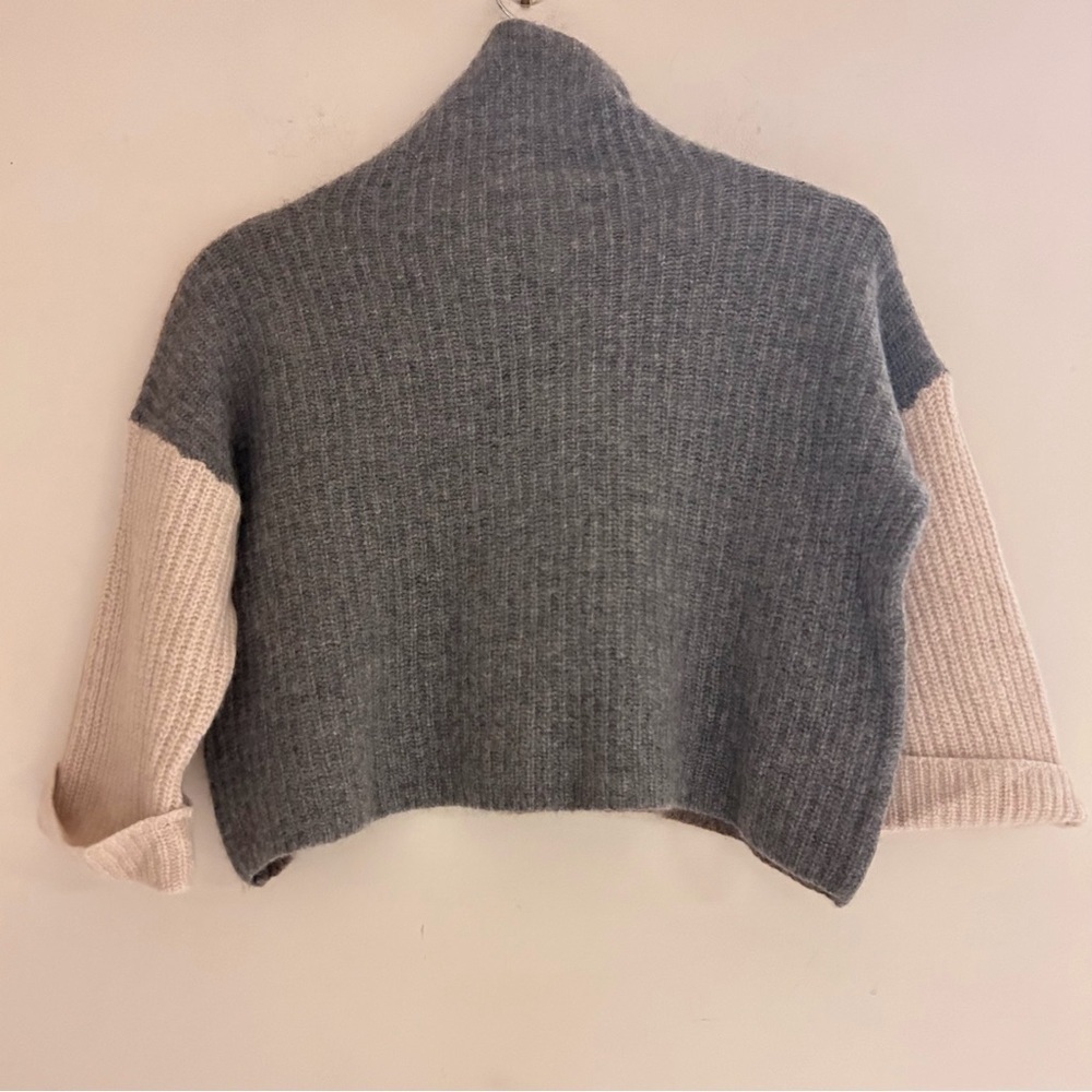 Lord + Taylor Grey Colour Block 100% Cashmere Crop Turtleneck Sweater Size XS - Picture 8 of 13